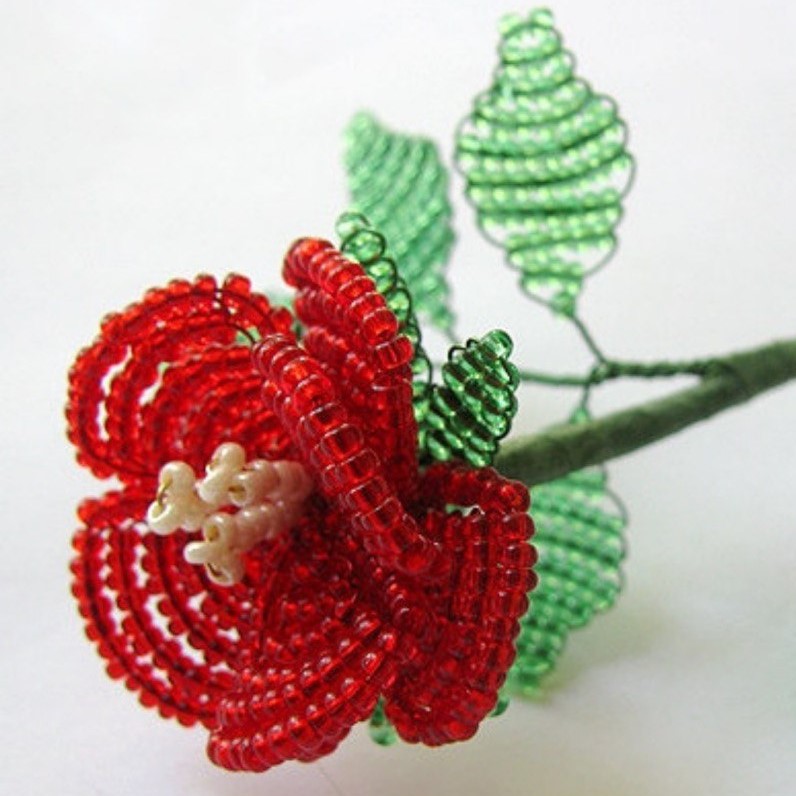 Роза из бисера в технике параллельного плетения
